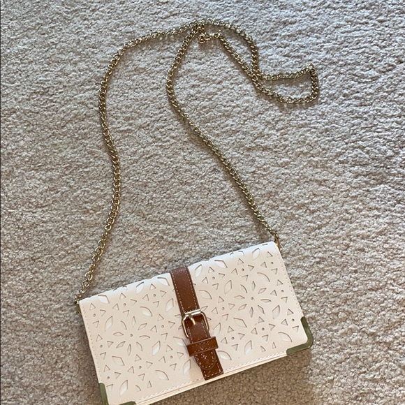 Tan wristlet/ wallet with detachable strap - Picture 4 of 6